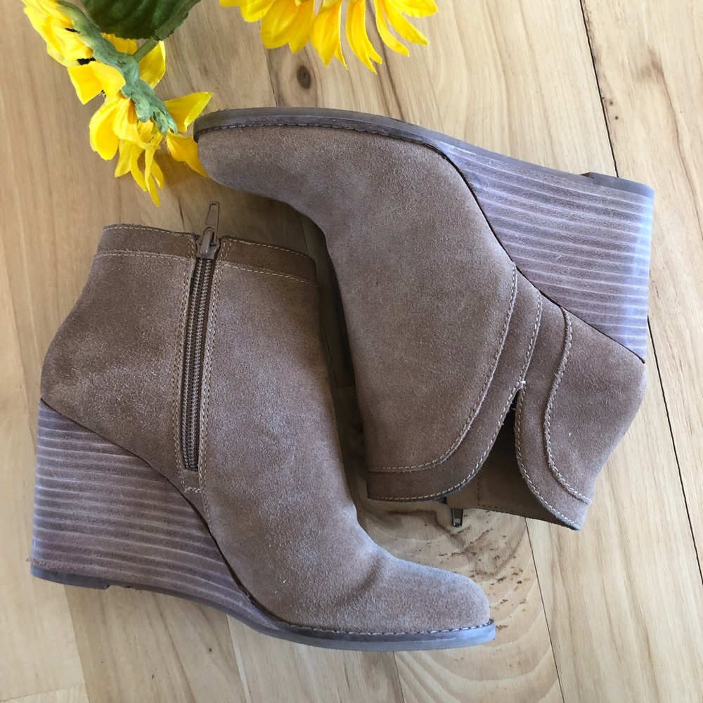 Lucky Brand Tan Suede Wedge Bootie Size 7